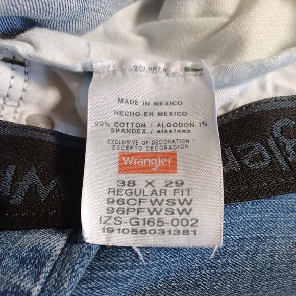 Wrangler Regular Fit Men's Size 38x29 Straight Leg Medium Wash Denim Blue Jeans - Picture 4 of 10